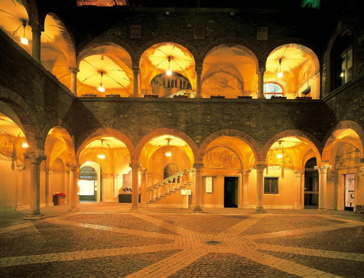 Bellinzona Piazza Collegiata Exterior foto